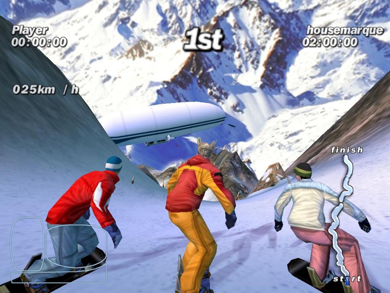 [26/11/2001] DIE RUHE VOR DEM STURM Noch stehen die Konkurrenten friedlich vereint am Start, aber das wird sich gleich Ändern. Das schicke Bergpanorama im Hintergrund des Bildes ist übrigens nur gemalt.